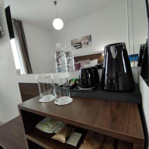 A kitchen or kitchenette at International Atene hotel