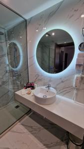 A bathroom at International Atene hotel