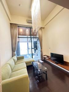 A seating area at 天天泡湯