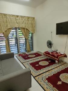 Μια τηλεόραση ή/και κέντρο ψυχαγωγίας στο Mie Homestay Gunong