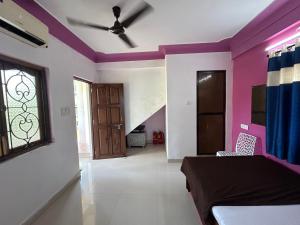 Postel nebo postele na pokoji v ubytování Beach view villa calangute