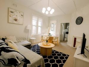 Μια τηλεόραση ή/και κέντρο ψυχαγωγίας στο Golden Dream +7 φωτογραφίες