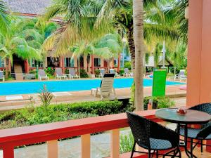 Bazén v ubytování Peaceful Resort , Long Beach - Koh Lanta nebo v jeho okolí