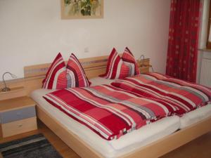 Posteľ alebo postele v izbe v ubytovaní Ferienwohnung Lindenhof