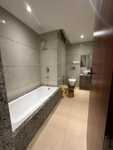 Ένα μπάνιο στο AB Hotel +39 φωτογραφίες