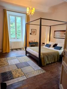 Postel nebo postele na pokoji v ubytování B&B Château de Fajac la Selve