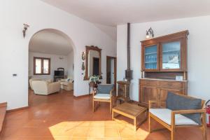 a living room with a couch and a table and chairs at Le Giare 2 in La Maddalena