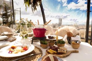 Jídlo v hotelu nebo okolí