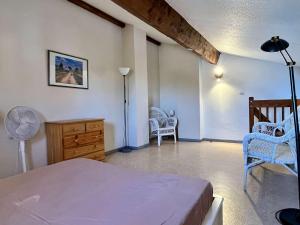 a bedroom with a bed and a desk and chairs at Appartement 2 Pièces mezzanine 4 couchages ARGELES SUR MER AR210-015 in Argelès-sur-Mer