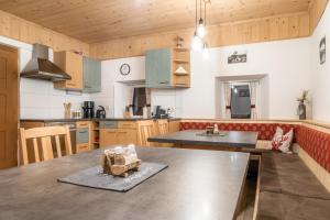 Fotografia z galérie ubytovania Ferienhaus Unterblasbichl v destinácii Bruck an der Großglocknerstraße + 16 fotografií