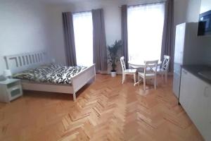 Posteľ alebo postele v izbe v ubytovaní Arbes apartman