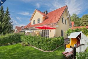 Ein Garten an der Unterkunft Heimathafen An Seen & Meer