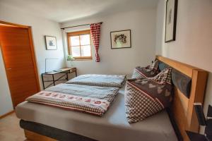 Postel nebo postele na pokoji v ubytování Apart Vinschgau