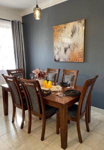 Φαγητό σε αυτή η παραθεριστική κατοικία ή κάπου εκεί κοντά