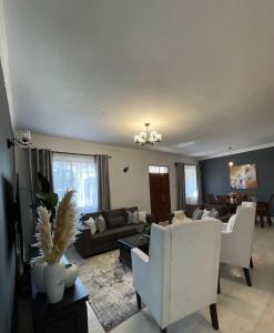 Χώρος καθιστικού στο Royal Homes