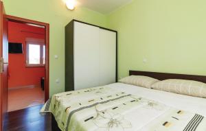 Łóżko lub łóżka w pokoju w obiekcie Apartment Ribnica-Krusevo With Sea View Xi