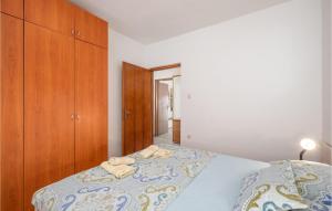 Posteľ alebo postele v izbe v ubytovaní 5 Bedroom Stunning Home In Crikvenica