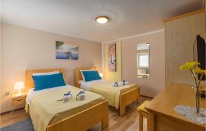 Posteľ alebo postele v izbe v ubytovaní 3 Bedroom Nice Home In Plovanija