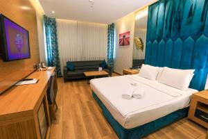 a hotel room with a bed and a television at Sirin Park Hotel in Adana +49 photos