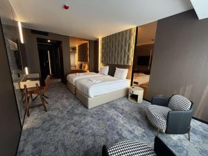 Tempat tidur dalam kamar di Nobel Design Hotel