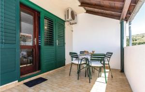 Ein Patio oder anderer Außenbereich in der Unterkunft Four-Bedroom Holiday Home In Zaboric