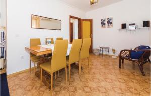 TV/Unterhaltungsangebot in der Unterkunft Four-Bedroom Holiday Home In Zaboric