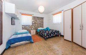 Ein Bett oder Betten in einem Zimmer der Unterkunft Four-Bedroom Holiday Home In Zaboric