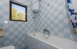 Ein Badezimmer in der Unterkunft Four-Bedroom Holiday Home In Zaboric
