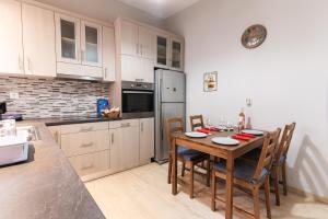 Kuchyň nebo kuchyňský kout v ubytování Alimos Apartment