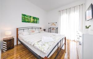 Posteľ alebo postele v izbe v ubytovaní Amazing Apartment In Kastel Stari