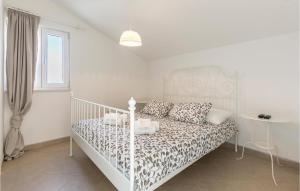 Postel nebo postele na pokoji v ubytování Four-Bedroom Holiday Home In Kastel Novi