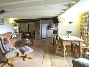 Kuchyň nebo kuchyňský kout v ubytování Llantood Farm Cottage, Cardigan