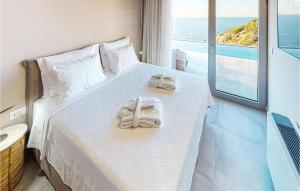 a bedroom with a bed with two towels on it at 3 Bedroom Lovely Home In Gazi, Heraklio in Lygaria