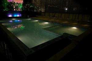 Bazén v ubytování MARIGOLD-Newly Renovated Hotel nebo v jeho okolí