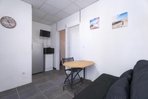Un televizor și/sau centru de divertisment la Appartement avec terrasse