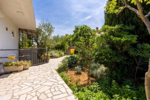 Ein Garten an der Unterkunft Apartment Andjelko G