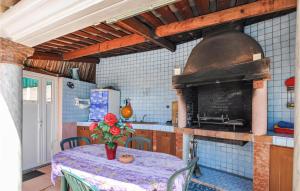 Η κουζίνα ή μικρή κουζίνα στο Amazing Home In Cagnes Sur Mer +32 φωτογραφίες