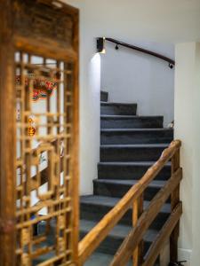a view of a stairway with a wooden door at PuYuan Laoyangfang Huayuan GuestHouse in Xi'an