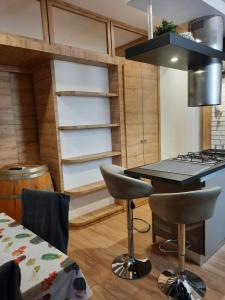 a kitchen with a stove and a counter with stools at Casa Nina in Cefalù