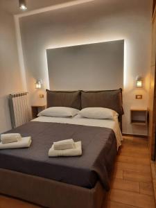 a bedroom with a large bed with two towels on it at Casa Nina in Cefalù
