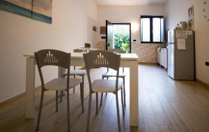 Η κουζίνα ή μικρή κουζίνα στο Intero alloggio, Binario 18