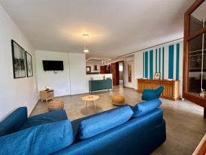 TV a/nebo společenská místnost v ubytování Villa Sao Scopello Punta Pispisa