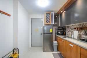 Una cocina o cocineta en 2-Bedroom Condo QC Grass Residences SM North EDSA