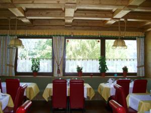 Restaurant o un lloc per menjar a Hotel Pension Weiratherhof