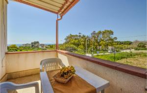 Μπαλκόνι ή βεράντα στο Awesome Apartment In Contrada Fiori Sud