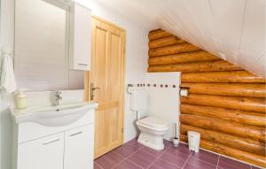 Kúpeľňa v ubytovaní 4 Bedroom Beautiful Home In Otocac