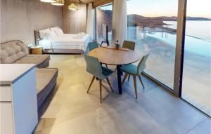 Χώρος καθιστικού στο 1 Bedroom Cozy Home In Lygaria