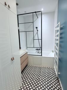 Ένα μπάνιο στο Le Dangeau Elégance et Modernité proche Château