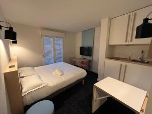 Postel nebo postele na pokoji v ubytování Appart'Hôtel Lauréades Clermont-Ferrand Centre Jaude