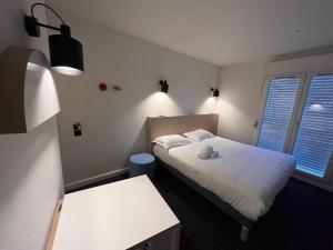 Postel nebo postele na pokoji v ubytování Appart'Hôtel Lauréades Clermont-Ferrand Centre Jaude